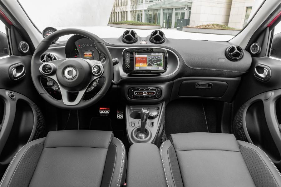 Торпедо Smart ForFour Xclusive by Brabus 2016 года  (фото 15 из 20)
